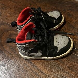 Nike Kids Black and Gray Sneakers